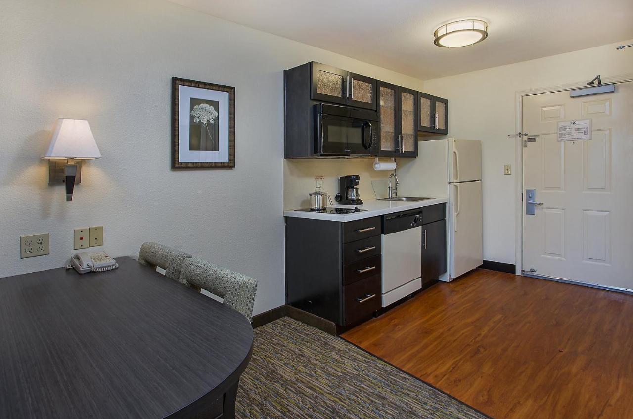 Candlewood Suites Louisville Airport By Ihg Exterior photo